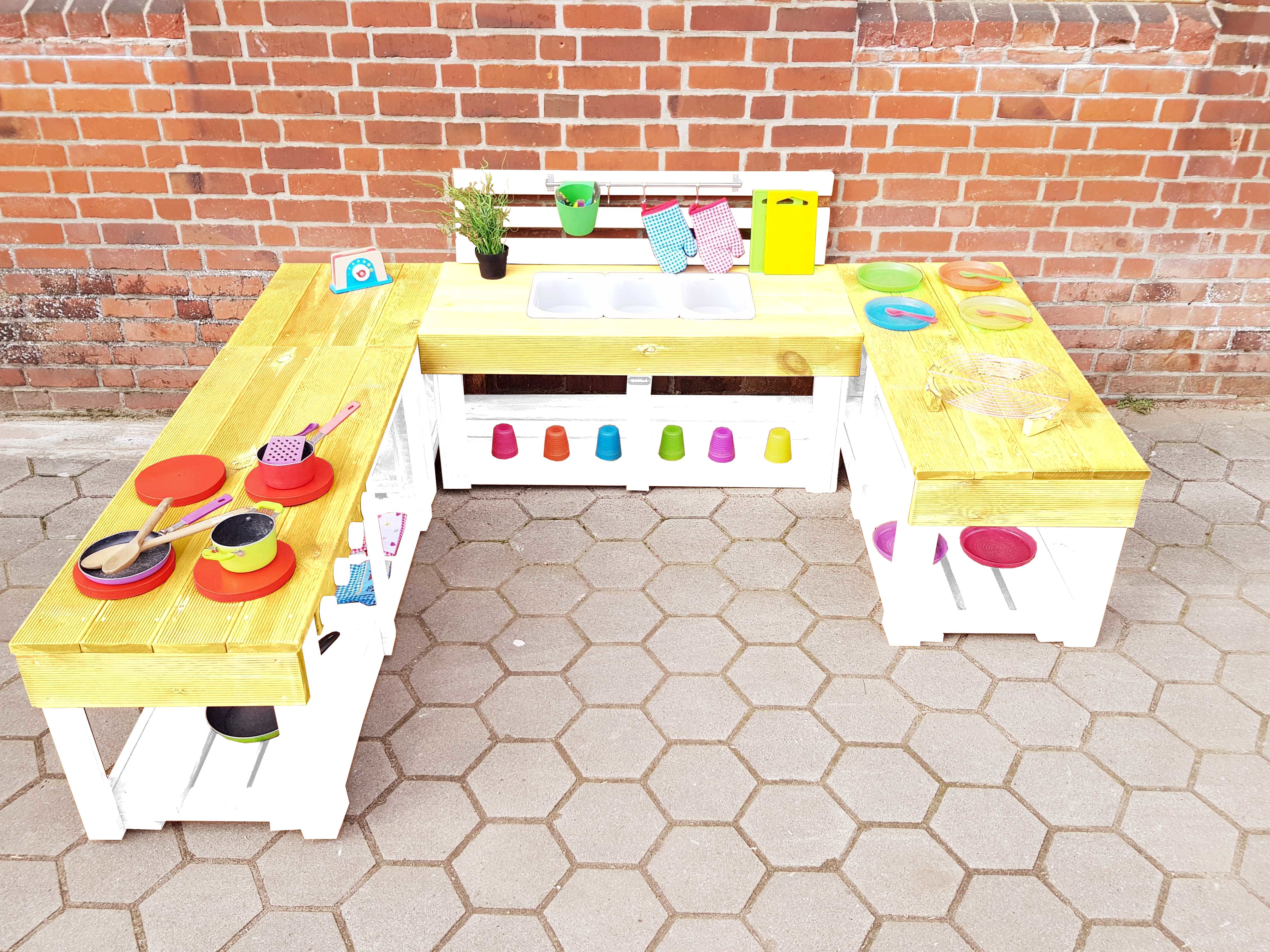 Matschküche-Kinderküche-aus-Paletten-Holz-XLMP-bunt-gelb