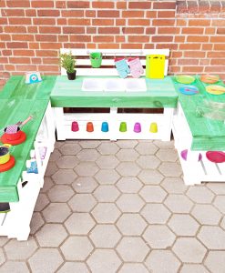 Matschküche-Kinderküche-aus-Paletten-Holz-XLMP-bunt-grün