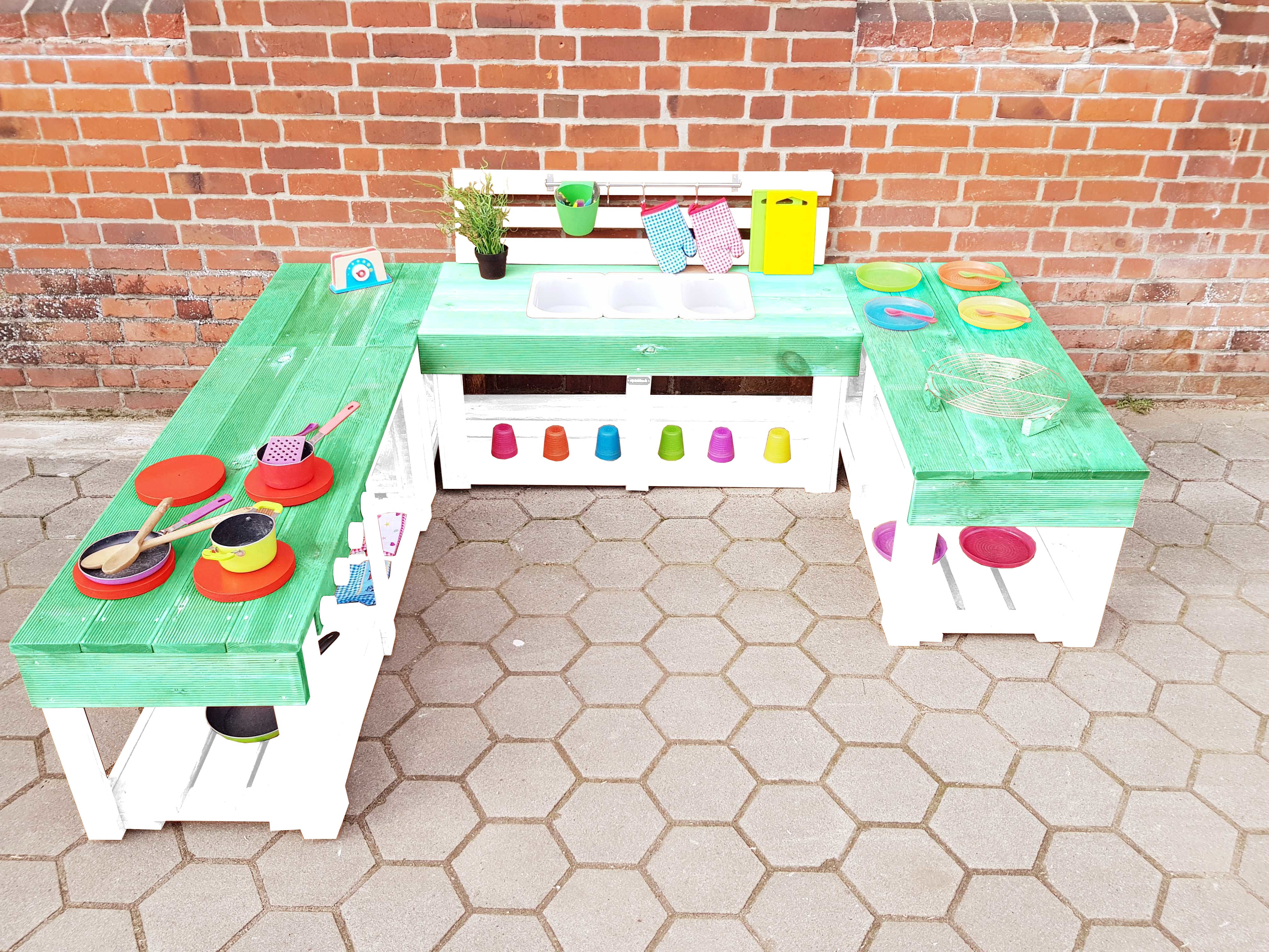 Matschküche-Kinderküche-aus-Paletten-Holz-XLMP-bunt-mintgrün
